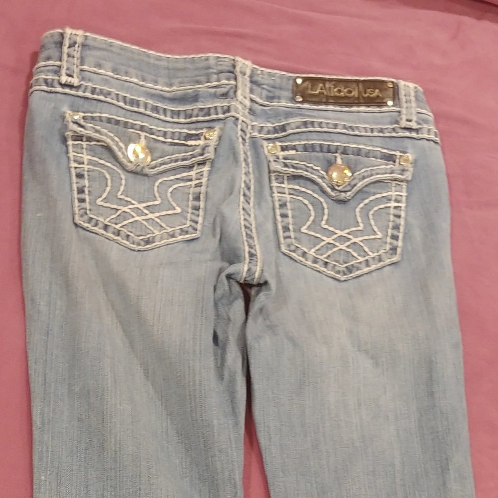 LA IDOL Jeans - fantastic pocket detail, contrast stitching and engraved buttons